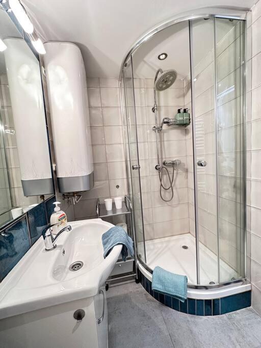 Charming Central Home In The Heart Of Budapest - Apartment Baby Loic Luaran gambar